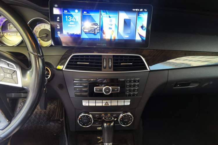 Used Mercedes-Benz C-Class 2011 C 200 CGI Fashion Model Audio And AC Panel