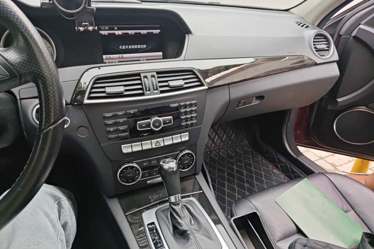 Used Mercedes-Benz C-Class 2011 C 300 Fashion Model Audio And AC Panel