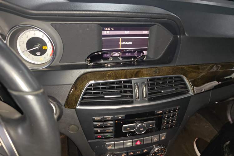 Used Mercedes-Benz C-Class 2011 C 200 CGI Fashion Model Audio And AC Panel