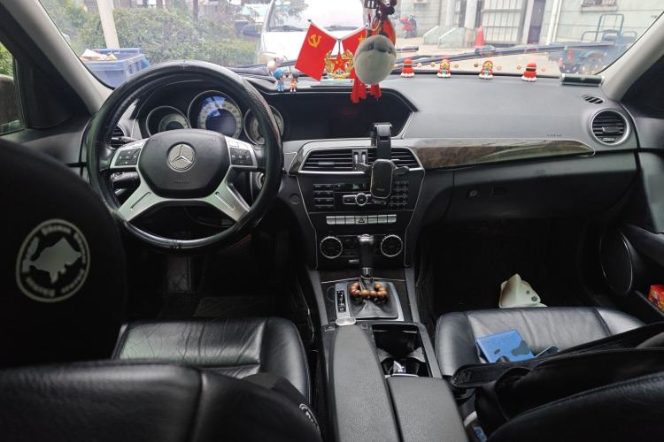 Used Mercedes-Benz C-Class 2011 C 200 CGI Fashion Model Center Console