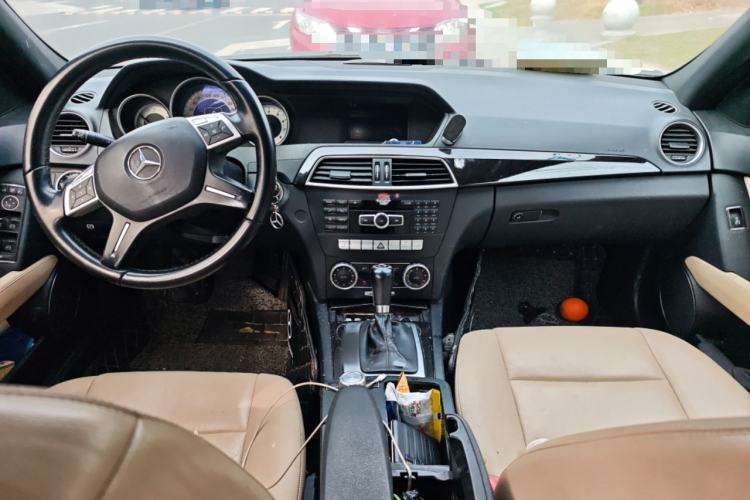 Used Mercedes-Benz C-Class 2011 C 200 CGI Fashion Model Center Console