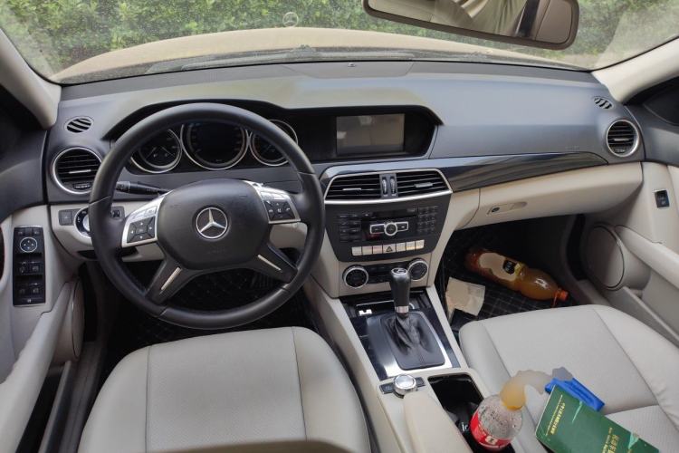 Used Mercedes-Benz C-Class 2011 C 180K Classic model Center Console