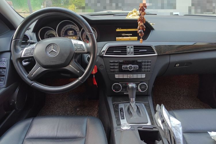 Used Mercedes-Benz C-Class 2011 C 200 CGI Fashion Model Center Console