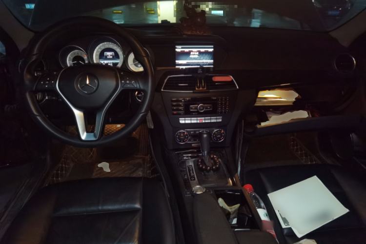 Used Mercedes-Benz C-Class 2011 C 300 Fashion Model Center Console