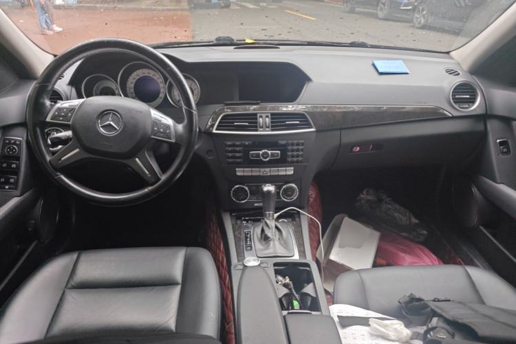 Used Mercedes-Benz C-Class 2011 C 200 CGI Fashion Model Center Console