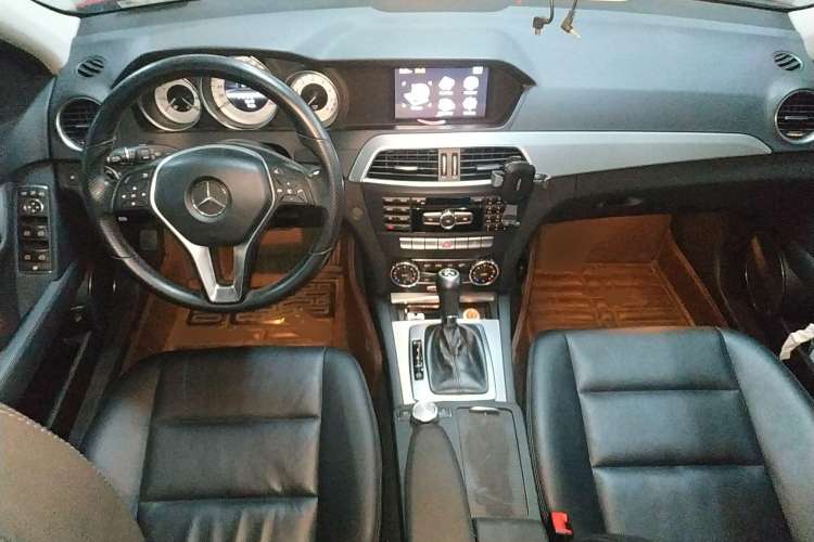 Used Mercedes-Benz C-Class 2011 C 200 Fashion Travel Edition Center Console