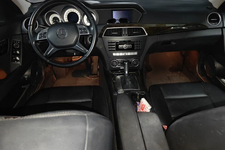Used Mercedes-Benz C-Class 2011 C 200 CGI Fashion Model Center Console