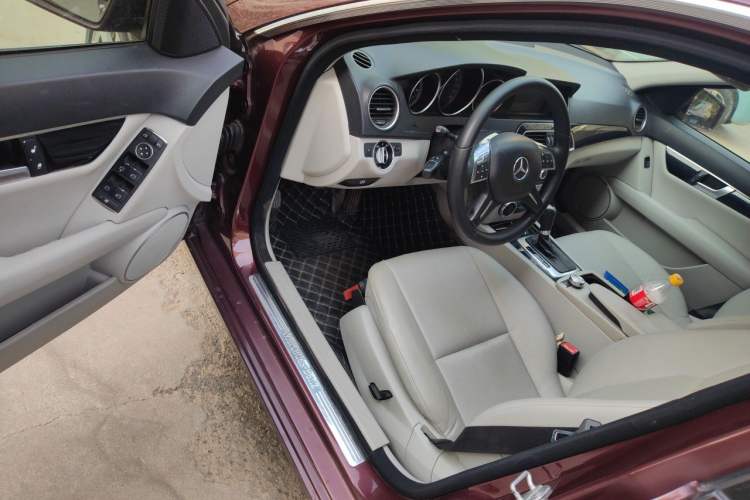 Used Mercedes-Benz C-Class 2011 C 180K Classic model Driver Seat
