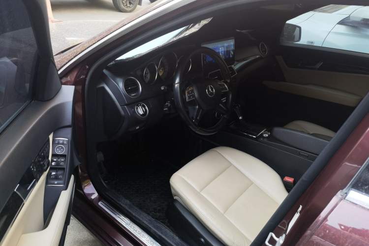 Used Mercedes-Benz C-Class 2011 C 200 CGI Fashion Model Driver Seat