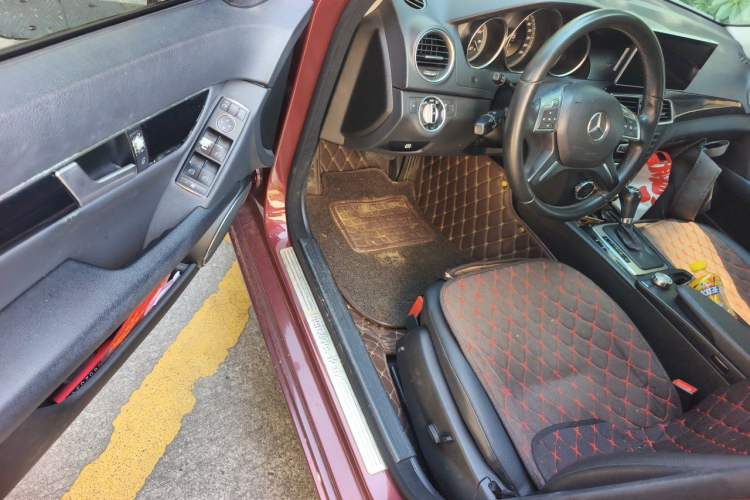 Used Mercedes-Benz C-Class 2011 C 180K Classic model Driver Seat