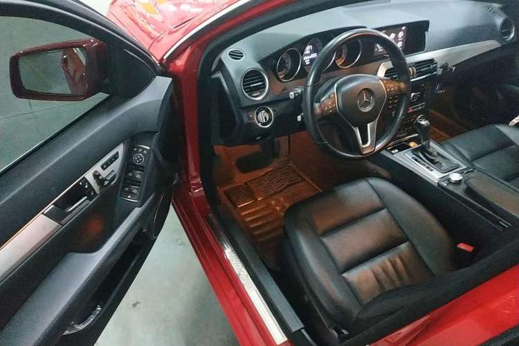 Used Mercedes-Benz C-Class 2011 C 200 Fashion Travel Edition Driver Seat