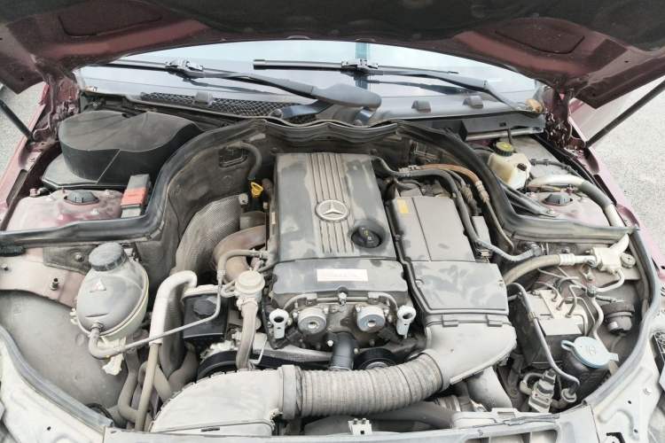Used Mercedes-Benz C-Class 2011 C 180K Classic model Engine Bay