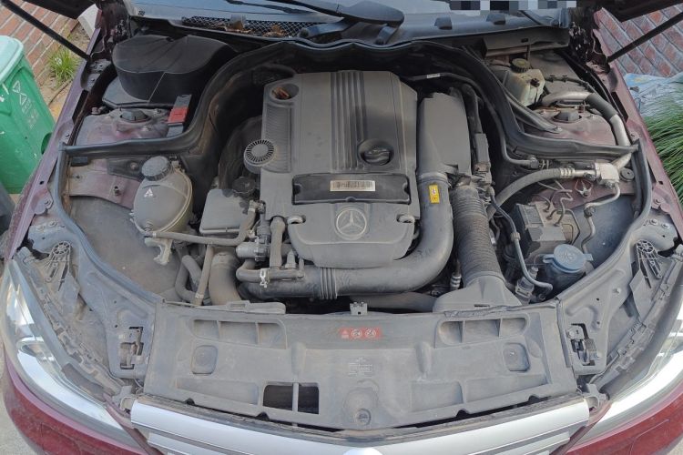 Used Mercedes-Benz C-Class 2011 C 200 CGI Fashion Model Engine Bay