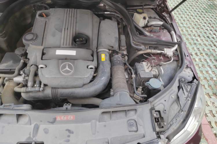 Used Mercedes-Benz C-Class 2011 C 200 CGI Elegant Model Engine Bay Left
