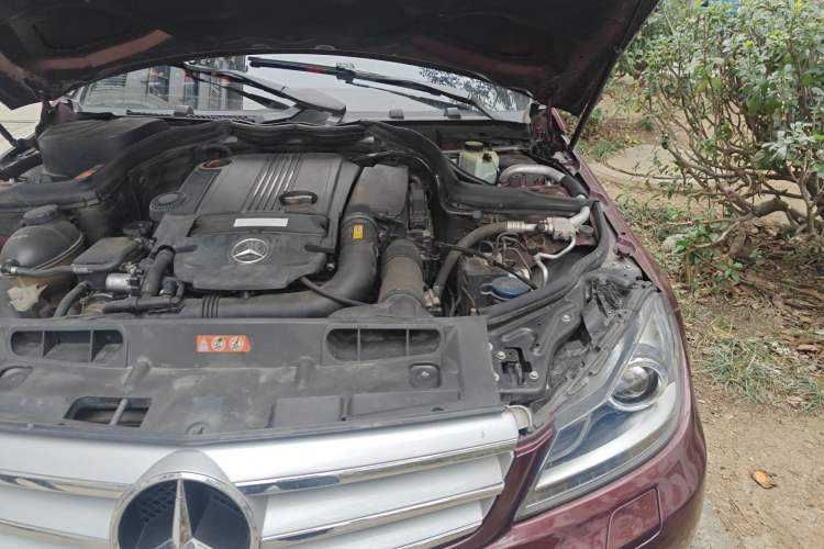 Used Mercedes-Benz C-Class 2011 C 200 CGI Fashion Model Engine Bay Left