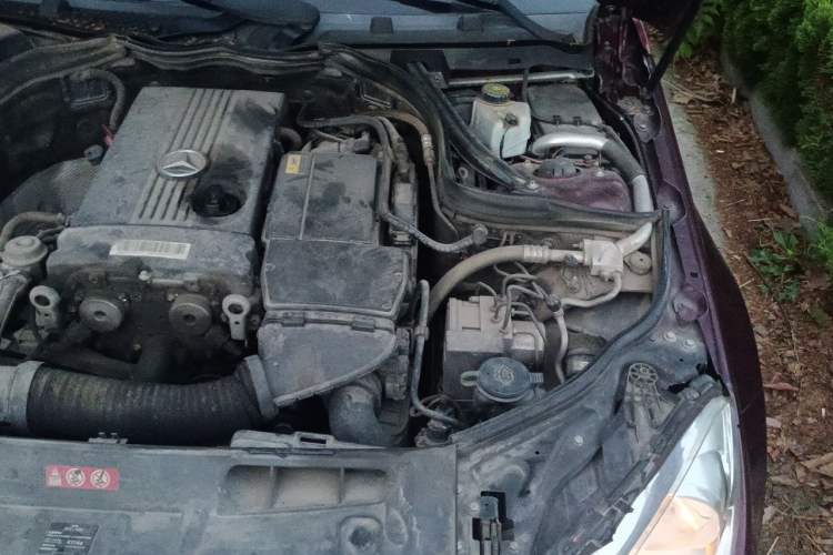 Used Mercedes-Benz C-Class 2011 C 180K Classic model Engine Bay Left
