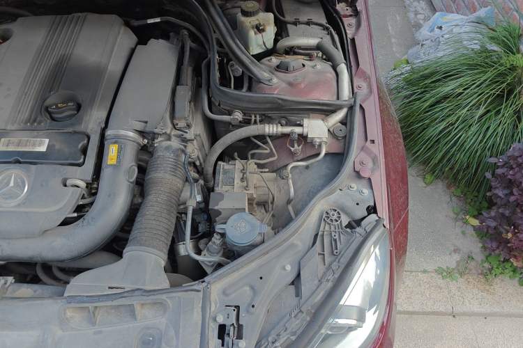 Used Mercedes-Benz C-Class 2011 C 200 CGI Fashion Model Engine Bay Left