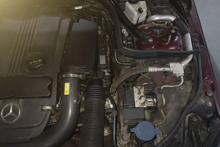 Used Mercedes-Benz C-Class 2011 C 200 CGI Fashion Model Engine Bay Left