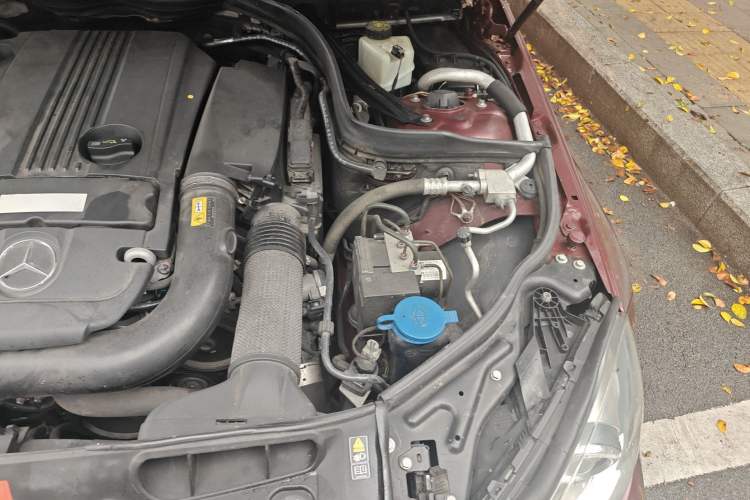 Used Mercedes-Benz C-Class 2011 C 200 CGI Fashion Model Engine Bay Left