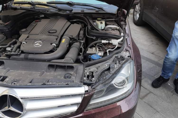 Used Mercedes-Benz C-Class 2011 C 200 CGI Fashion Model Engine Bay Left