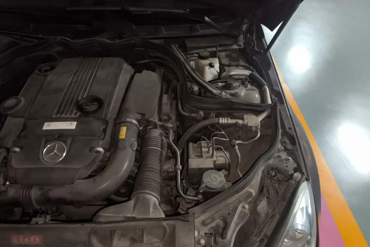 Used Mercedes-Benz C-Class 2011 C 200 CGI Elegant Model Engine Bay Left