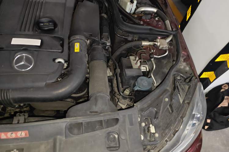 Used Mercedes-Benz C-Class 2011 C 200 CGI Fashion Model Engine Bay Left