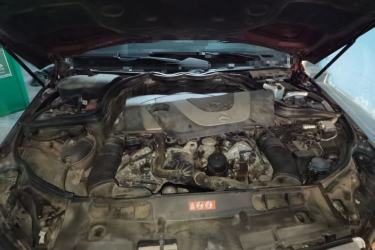 Used Mercedes-Benz C-Class 2011 C 300 Fashion Model Engine Bay