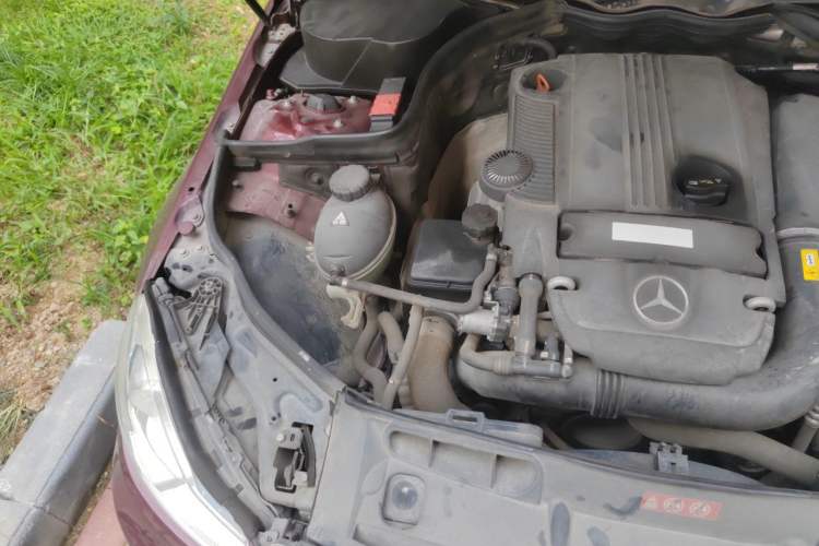 Used Mercedes-Benz C-Class 2011 C 200 CGI Elegant Model Engine Bay Right