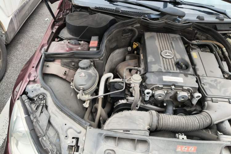 Used Mercedes-Benz C-Class 2011 C 180K Classic model Engine Bay Right