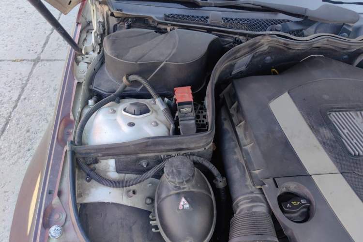 Used Mercedes-Benz C-Class 2011 C 300 Fashion Model Engine Bay Right