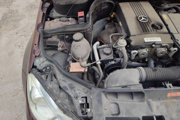 Used Mercedes-Benz C-Class 2011 C 180K Classic model Engine Bay Right