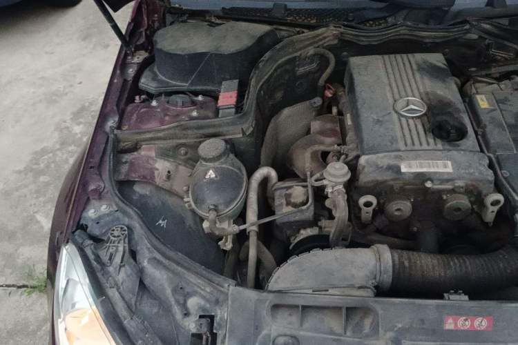 Used Mercedes-Benz C-Class 2011 C 180K Classic model Engine Bay Right