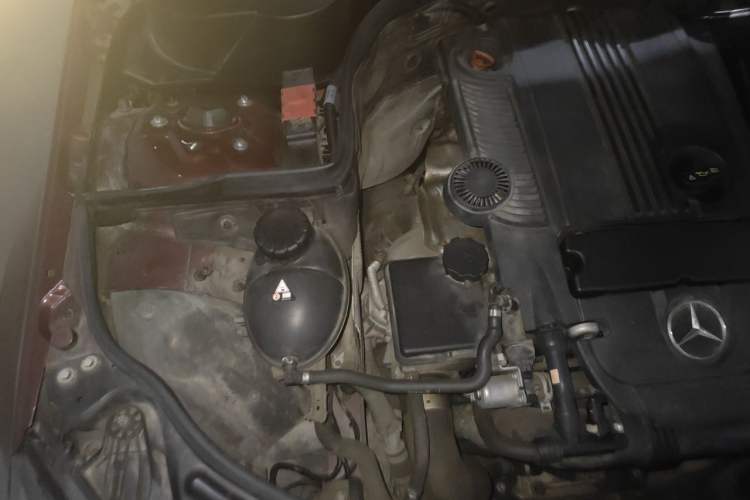 Used Mercedes-Benz C-Class 2011 C 200 CGI Fashion Model Engine Bay Right