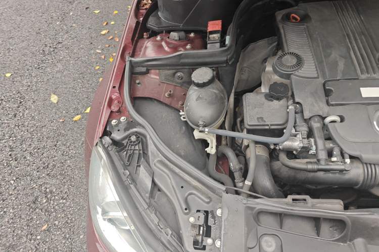 Used Mercedes-Benz C-Class 2011 C 200 CGI Fashion Model Engine Bay Right