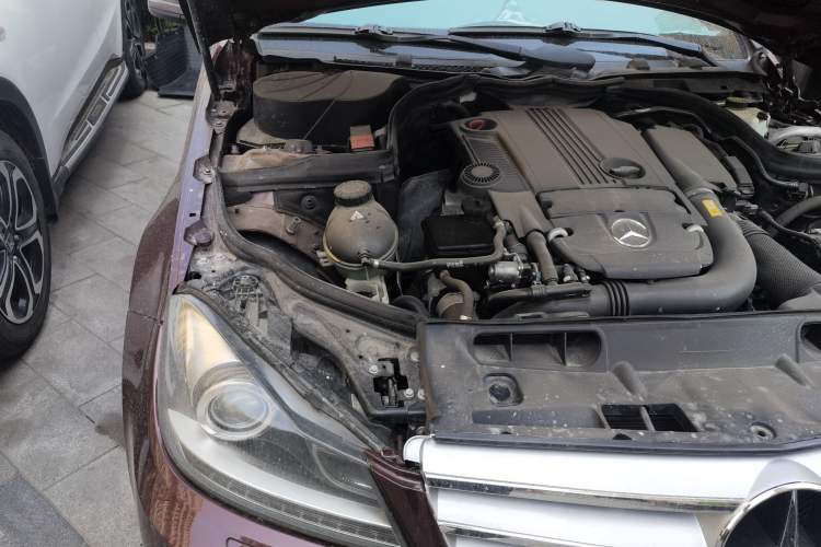 Used Mercedes-Benz C-Class 2011 C 200 CGI Fashion Model Engine Bay Right