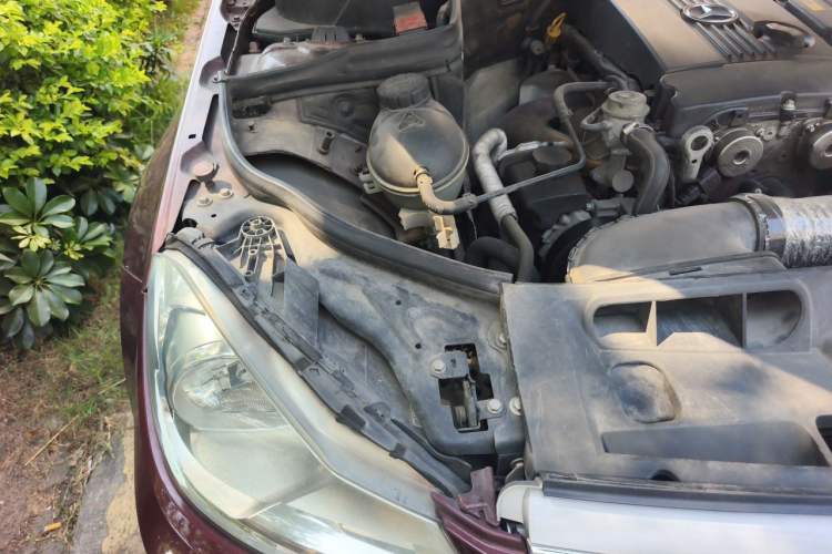 Used Mercedes-Benz C-Class 2011 C 180K Classic model Engine Bay Right