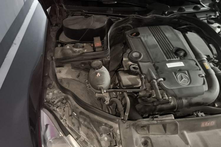 Used Mercedes-Benz C-Class 2011 C 200 CGI Elegant Model Engine Bay Right