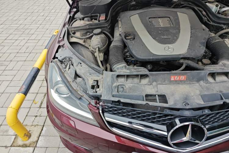 Used Mercedes-Benz C-Class 2011 C 300 Fashion Model Engine Bay Right