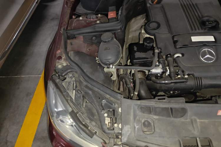 Used Mercedes-Benz C-Class 2011 C 200 CGI Fashion Model Engine Bay Right