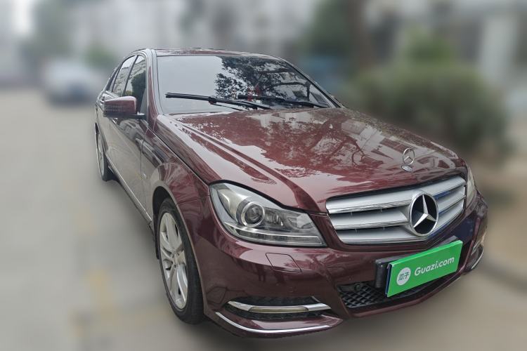 Used Mercedes-Benz C-Class 2011 C 200 CGI Fashion Model Front Right 45 Deg