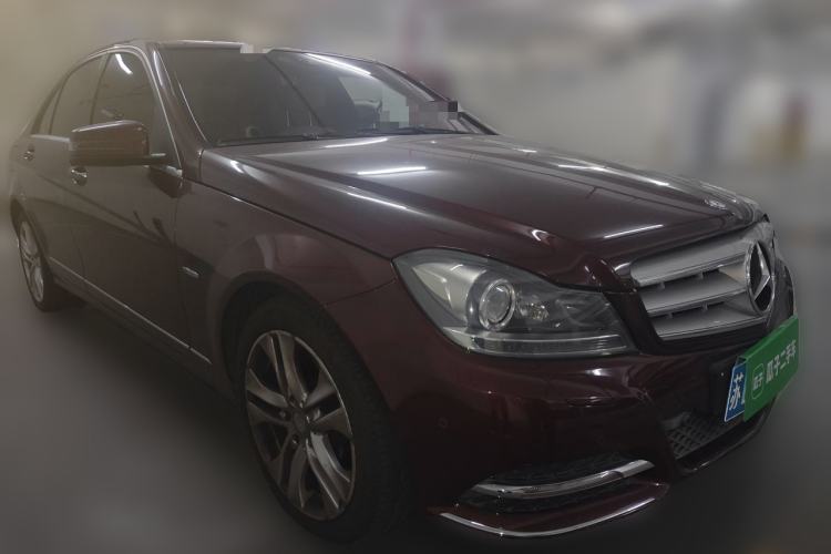 Used Mercedes-Benz C-Class 2011 C 200 CGI Fashion Model Front Right 45 Deg