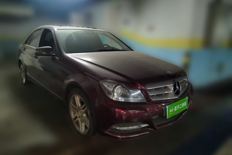 Used Mercedes-Benz C-Class 2011 C 300 Fashion Model Front Right 45 Deg
