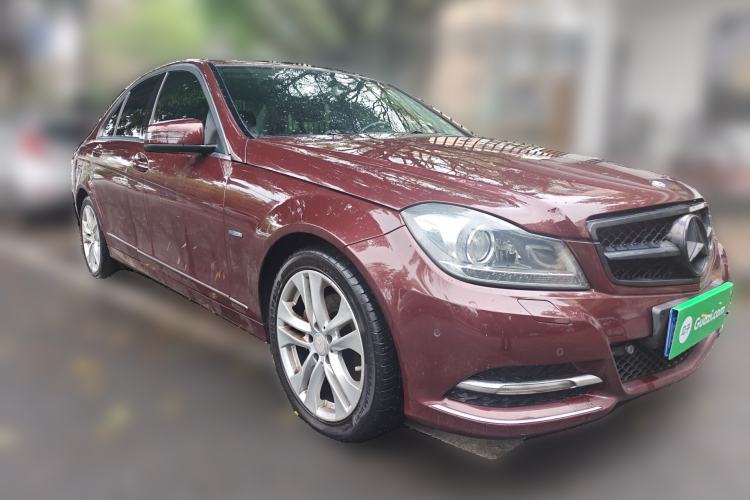 Used Mercedes-Benz C-Class 2011 C 200 CGI Fashion Model Front Right 45 Deg