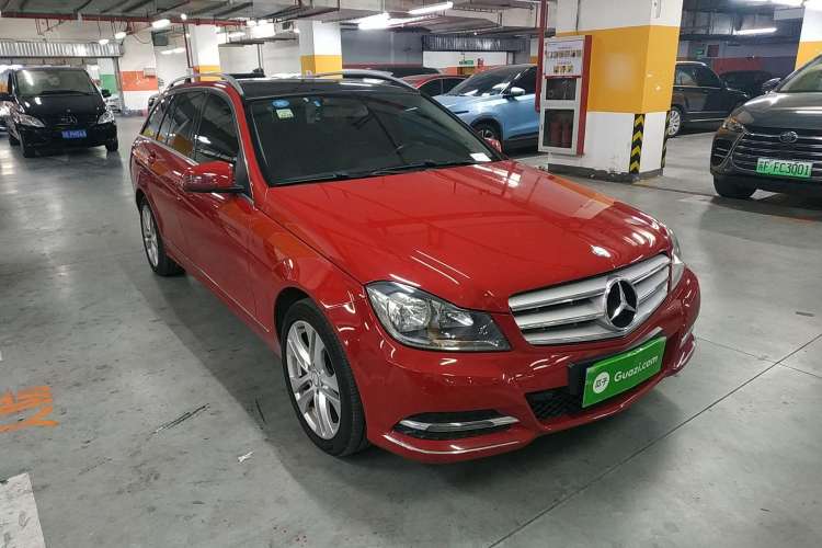 Used Mercedes-Benz C-Class 2011 C 200 Fashion Travel Edition Front Right 45 Deg