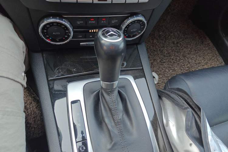 Used Mercedes-Benz C-Class 2011 C 200 CGI Fashion Model Gear Lever