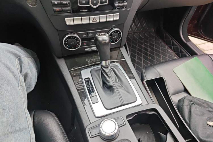 Used Mercedes-Benz C-Class 2011 C 300 Fashion Model Gear Lever