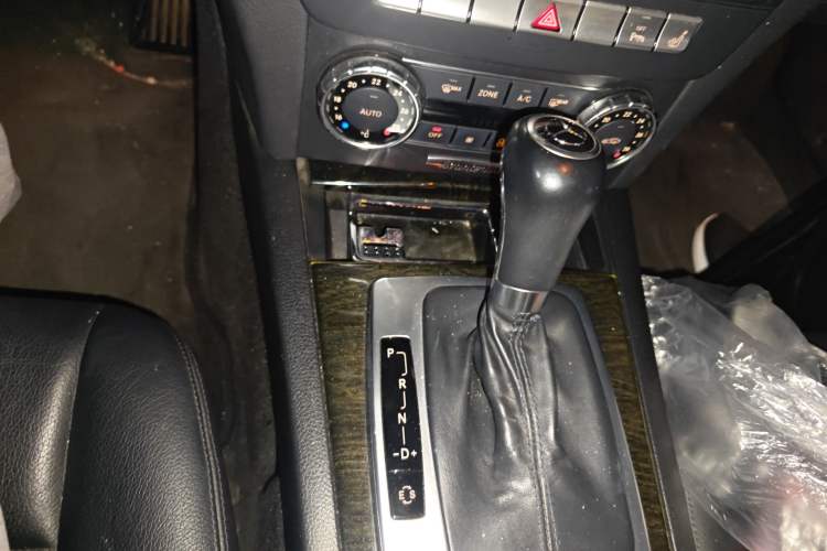 Used Mercedes-Benz C-Class 2011 C 200 CGI Fashion Model Gear Lever