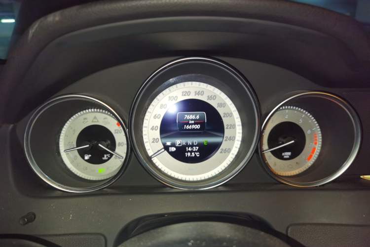 Used Mercedes-Benz C-Class 2011 C 300 Fashion Model Instrument Cluster
