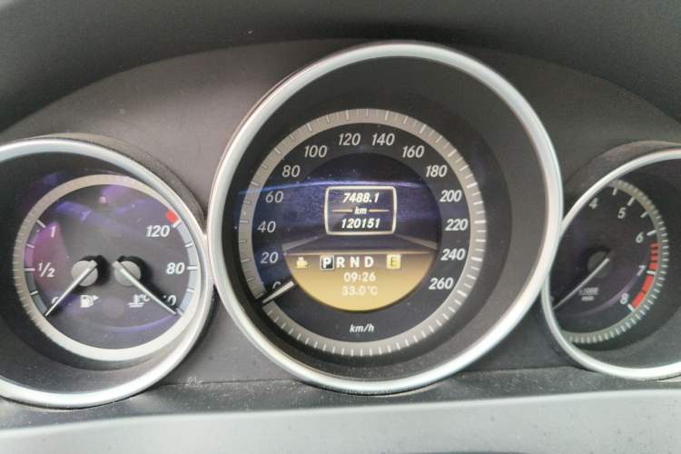 Used Mercedes-Benz C-Class 2011 C 180K Classic model Odometer Close Up