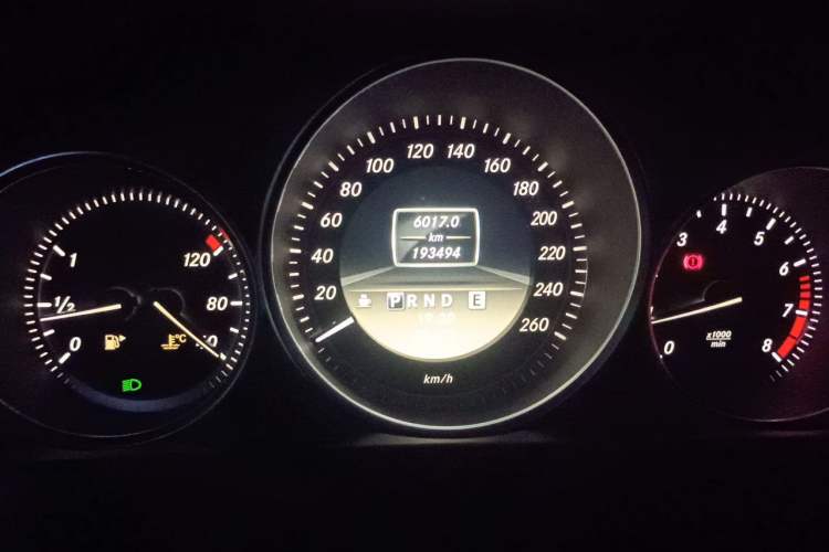 Used Mercedes-Benz C-Class 2011 C 180K Classic model Odometer Close Up